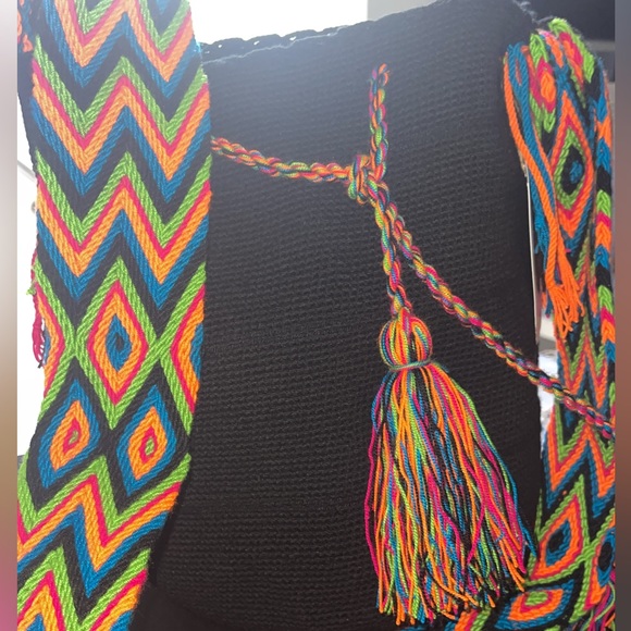 Mochilas Wayuu tejidas a mano en diferentes y vivos colores. - Picture 2 of 11